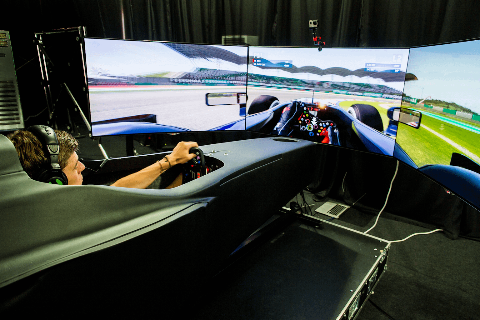How Virtual Reality and Simulators Help Racing Drivers Boost Performance